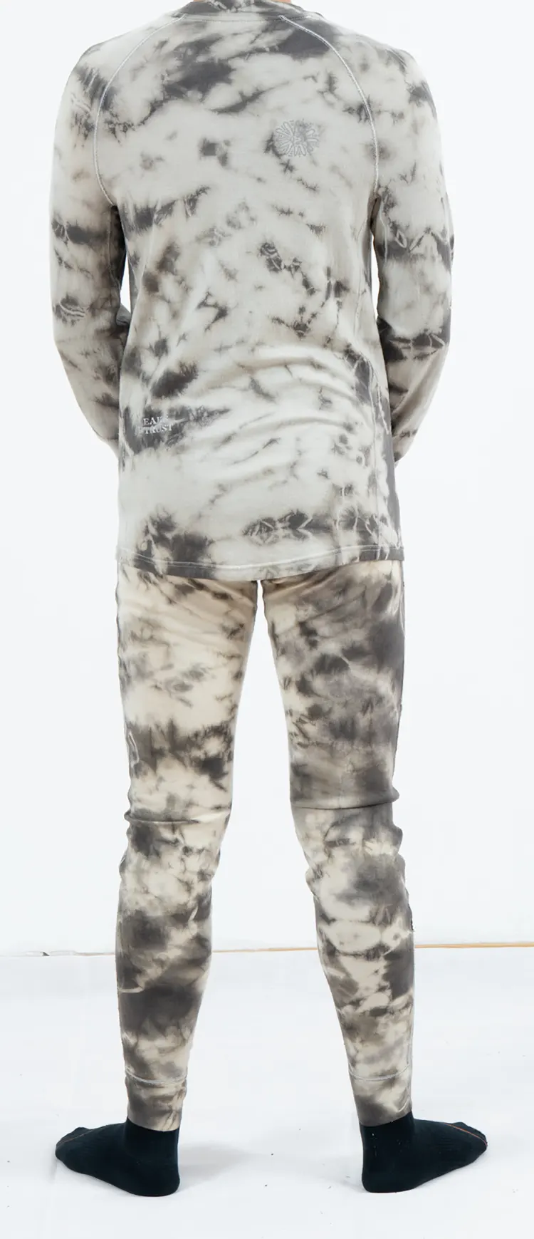 Outdoor Thermal Base Layer Set with Mottled Pattern and Contoured Leg Panels