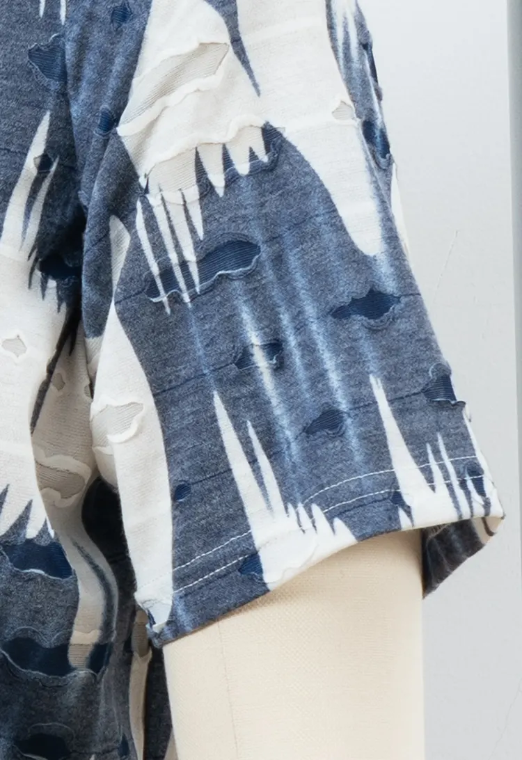 Blue and White Abstract Print T-Shirt with Ripple Texture