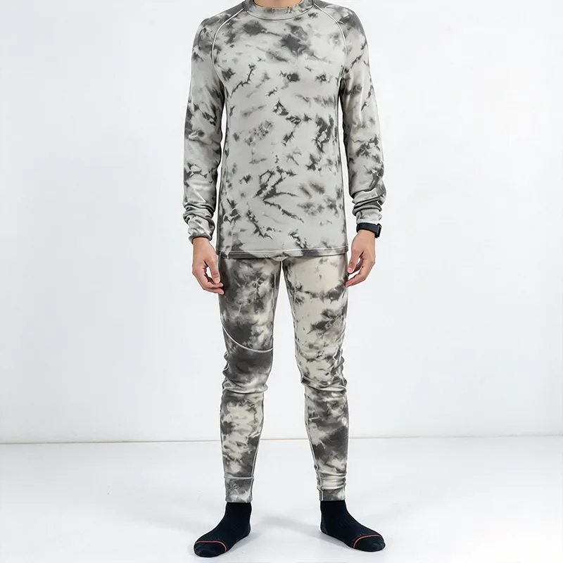 Outdoor Thermal Base Layer Setti kirjavakuviolla ja muotoilluilla jalkapaneeleilla